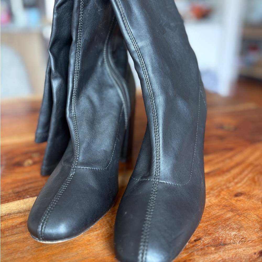 Sleek Black Heeled Boots for Women